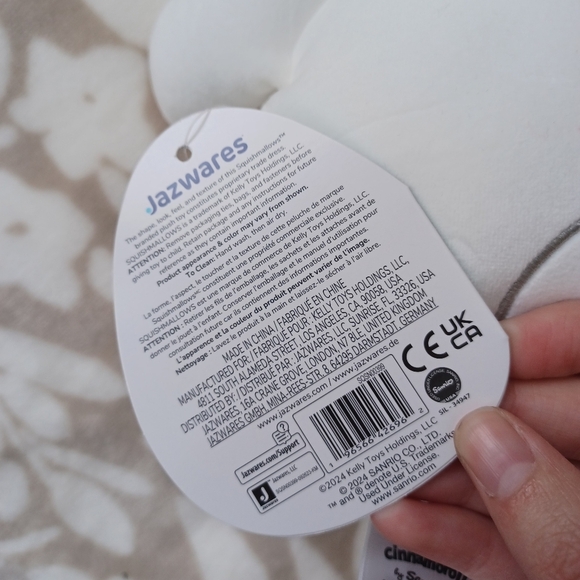 6.5" inch Cinnamon roll valentine squishmallow - Picture 4 of 4